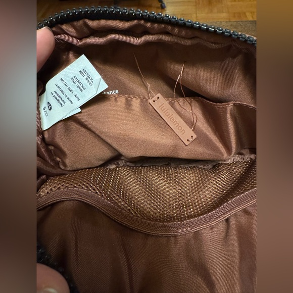 NWT Lululemon Take it on Belt Bag - Picture 10 of 13